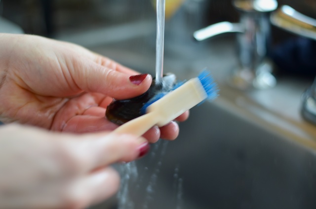 cleaning mussels cleaning-mussels