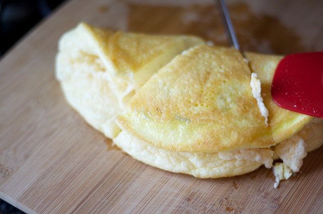cutting omelette