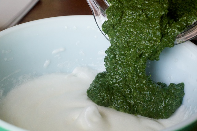 adding spinach to egg whites