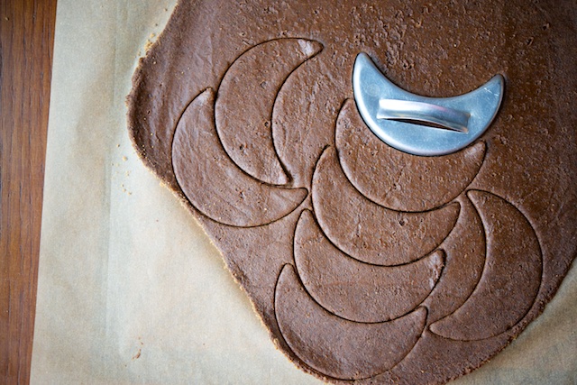 Basler Brusnli (Chocolate-Almond Spice Cookies) Recipe (paleo, primal, gluten-free)