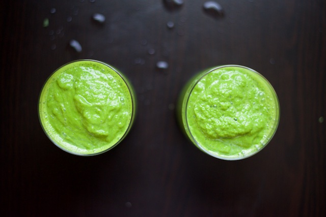 Easy Morning Green Smoothie Recipe [paleo, primal, gluten-free]