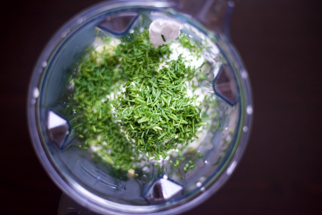 Sour Cream and Chive Cauliflower Mash Recipe [paleo, primal, gluten-free]