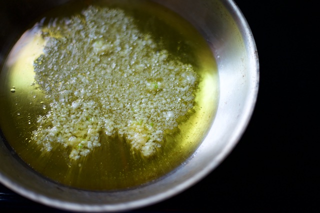 Sour Cream and Chive Cauliflower Mash Recipe [paleo, primal, gluten-free]