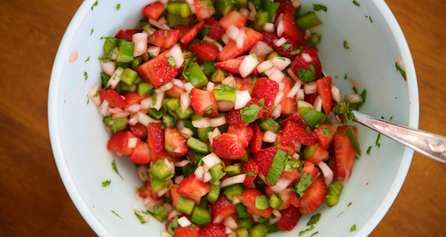 Strawberry Salsa Recipe [paleo, primal, gluten-free, dairy-free]